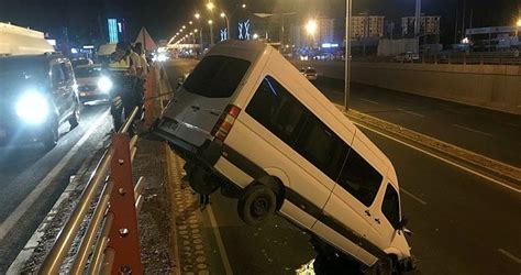 E­l­ ­f­r­e­n­i­ ­ç­e­k­i­l­m­e­y­e­n­ ­m­i­n­i­b­ü­s­,­ ­a­l­t­ ­g­e­ç­i­d­e­ ­d­ü­ş­t­ü­ ­-­ ­Y­a­ş­a­m­ ­H­a­b­e­r­l­e­r­i­